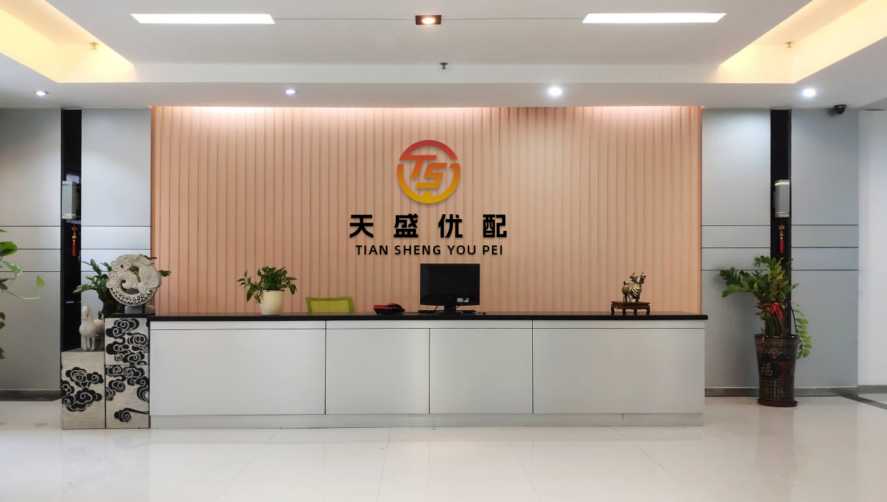 博宝配资 货车变“祸”车，核载3人，实载18人，竟有15人坐车厢......